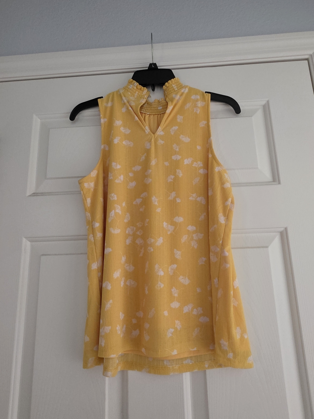 Apt. 9 Yellow Smocked Sleeveless Top with White Accents Like New Size Small - Picture 3 of 4